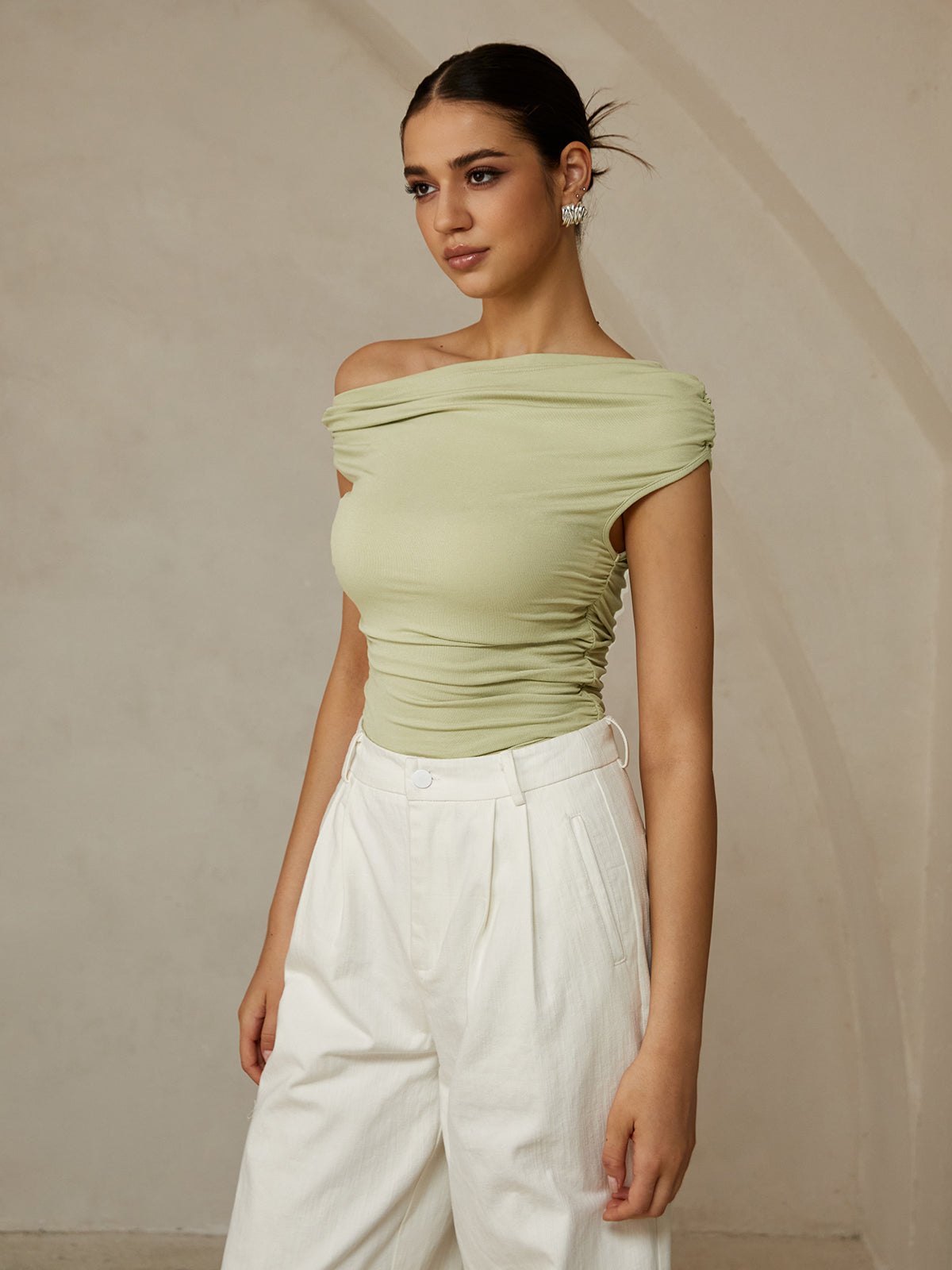 Asymmetrical Neck Sleeveless T-Shirt - Chic Rio