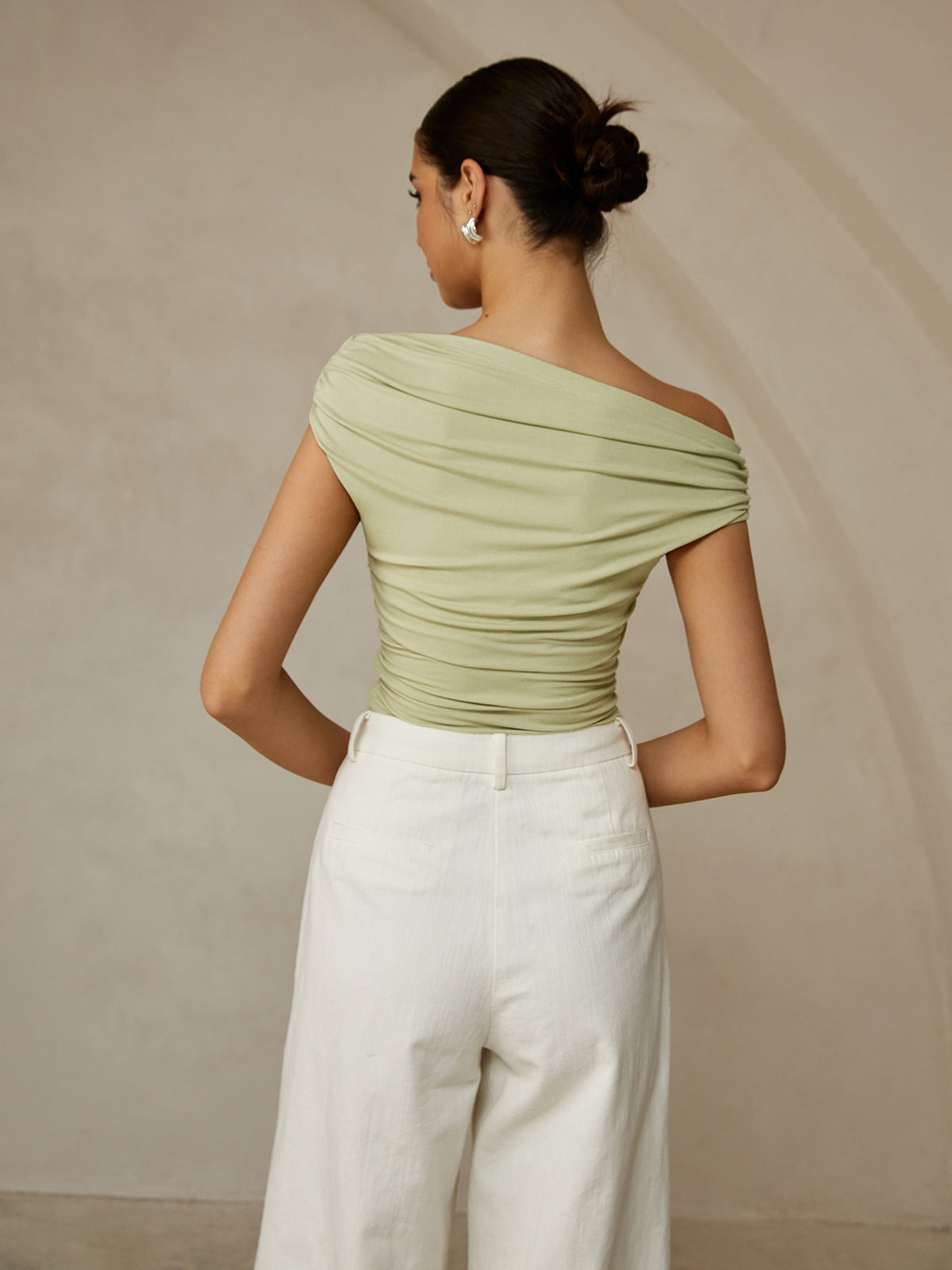 Asymmetrical Neck Sleeveless T-Shirt - Chic Rio