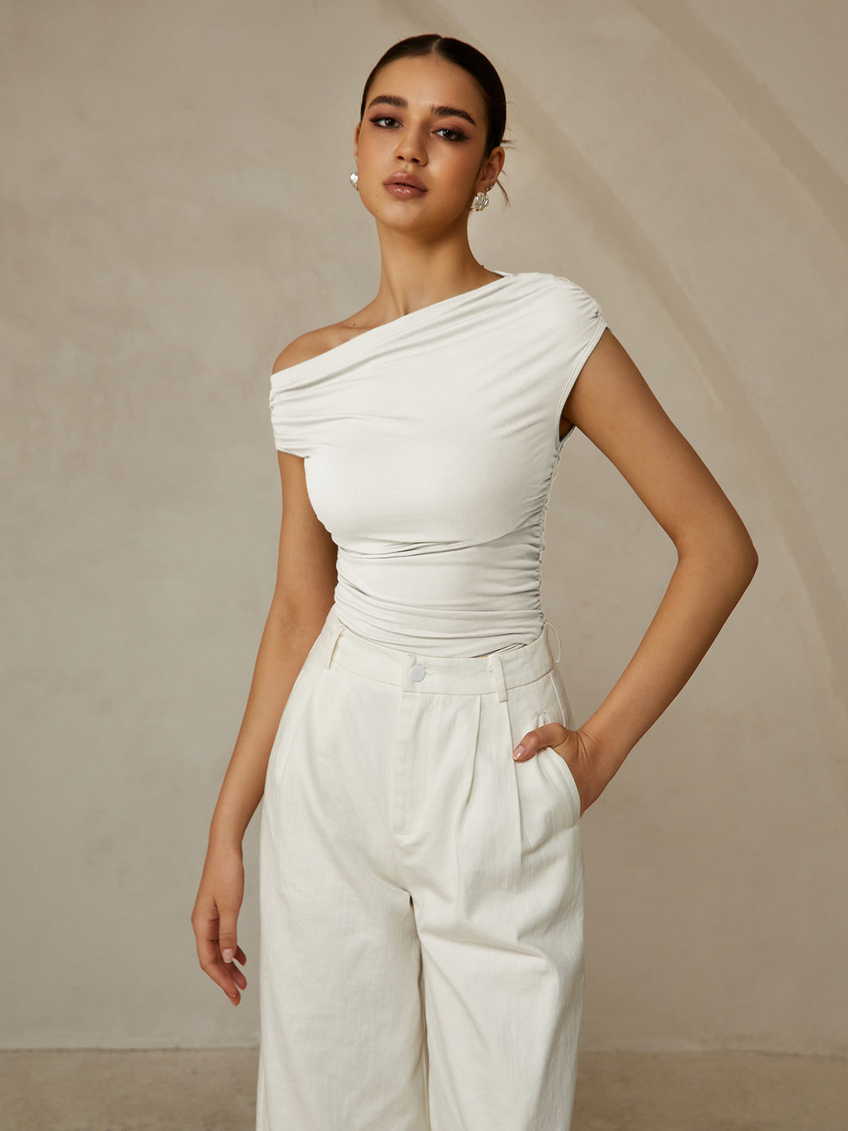 Asymmetrical Neck Sleeveless T-Shirt - Chic Rio