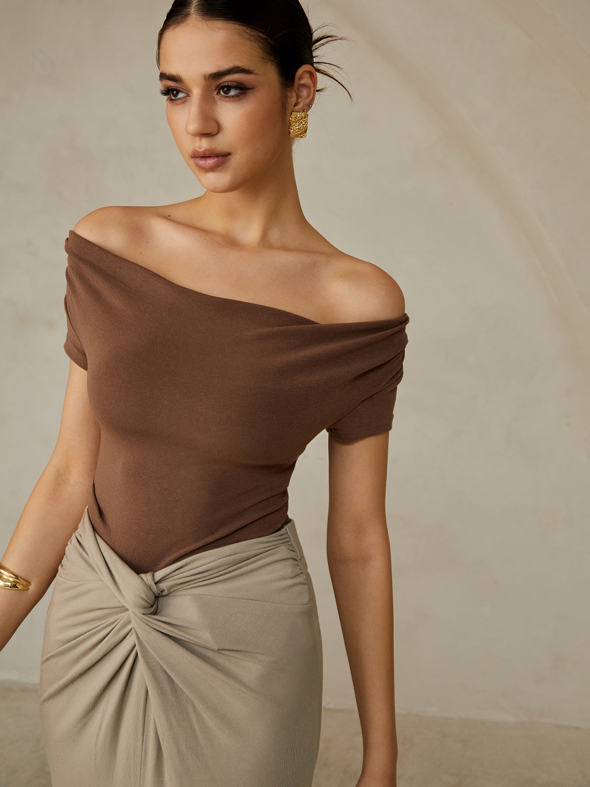 Off-Shoulder Pleated T-Shirt - Chic Rio